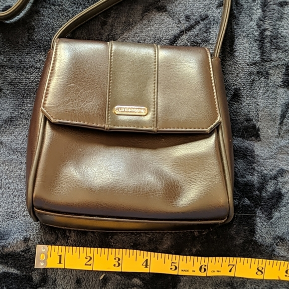 Liz Claiborne Crossbody Bag - Picture 3 of 6